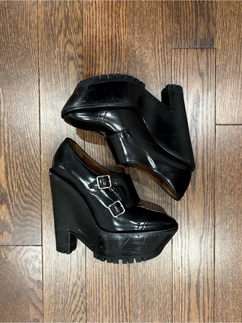 Authentic Burberry heels - Picture 4 of 9